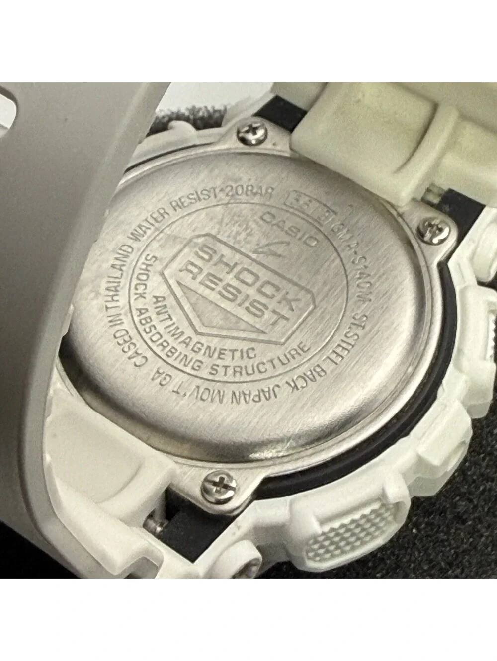 Casio G-SHOCK White Resin Analog-Digital Quartz 200m Shock Resist w/ Tin